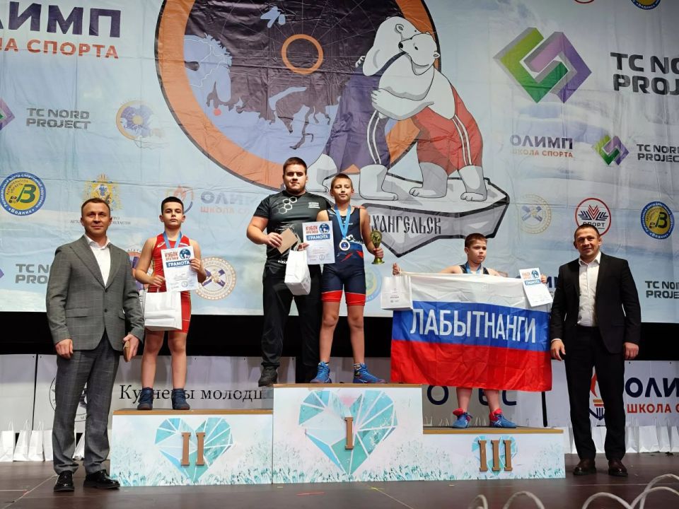 Юные борцы из Марковки завоевали две золотые медали на Всероссийском турнире