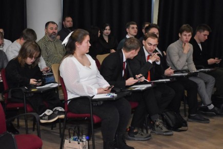 Активная молодежь ЛНР приняла участие в форуме «Школа молодого политика»