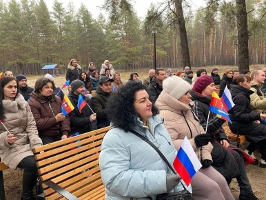 В Новоайдаре открылся лекторий под открытым небом