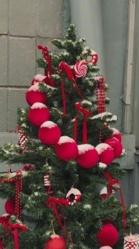 В Луганске продолжается городской конкурс «Новогодняя сказка»