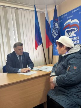 Лидер фракции "Единой России" в Совете городского округа провел прием граждан