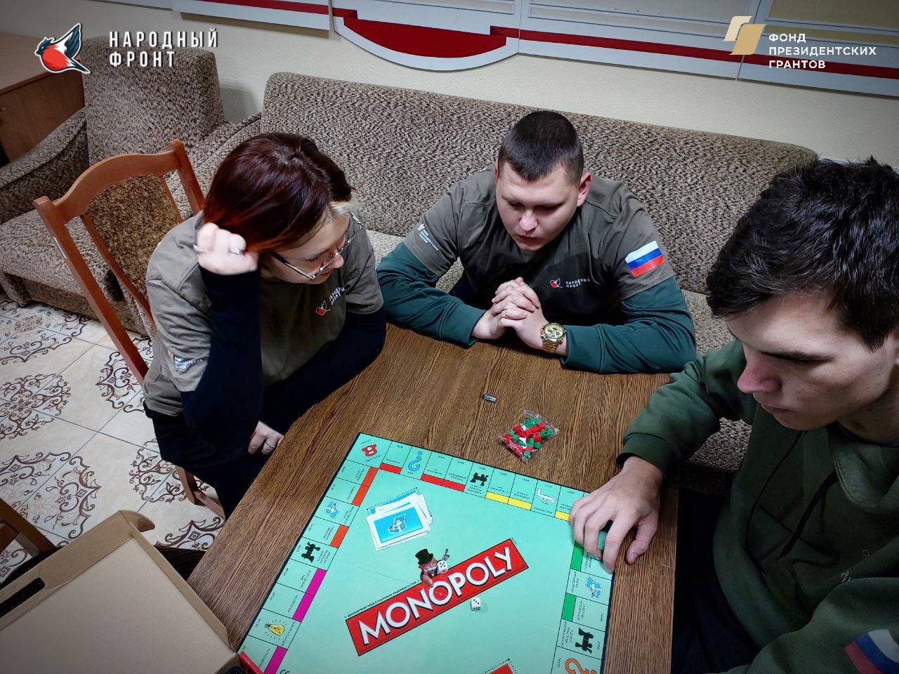 Время для Монополии!. Сегодня наша команда решила немного отвлечься и провести вечер за настольной игрой, так как это отличный способ расслабиться и развить стратегическое мышление