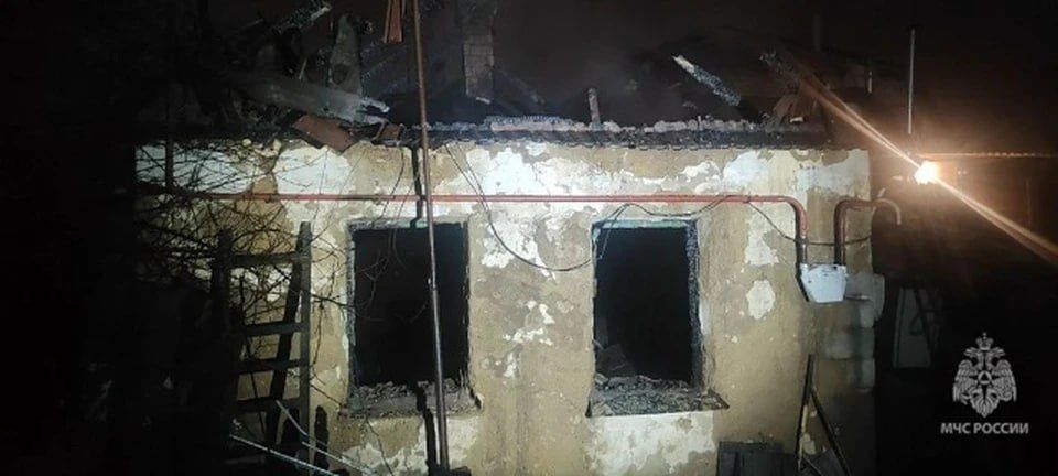 В Луганске на пожаре в частном доме погиб 64-летний мужчина