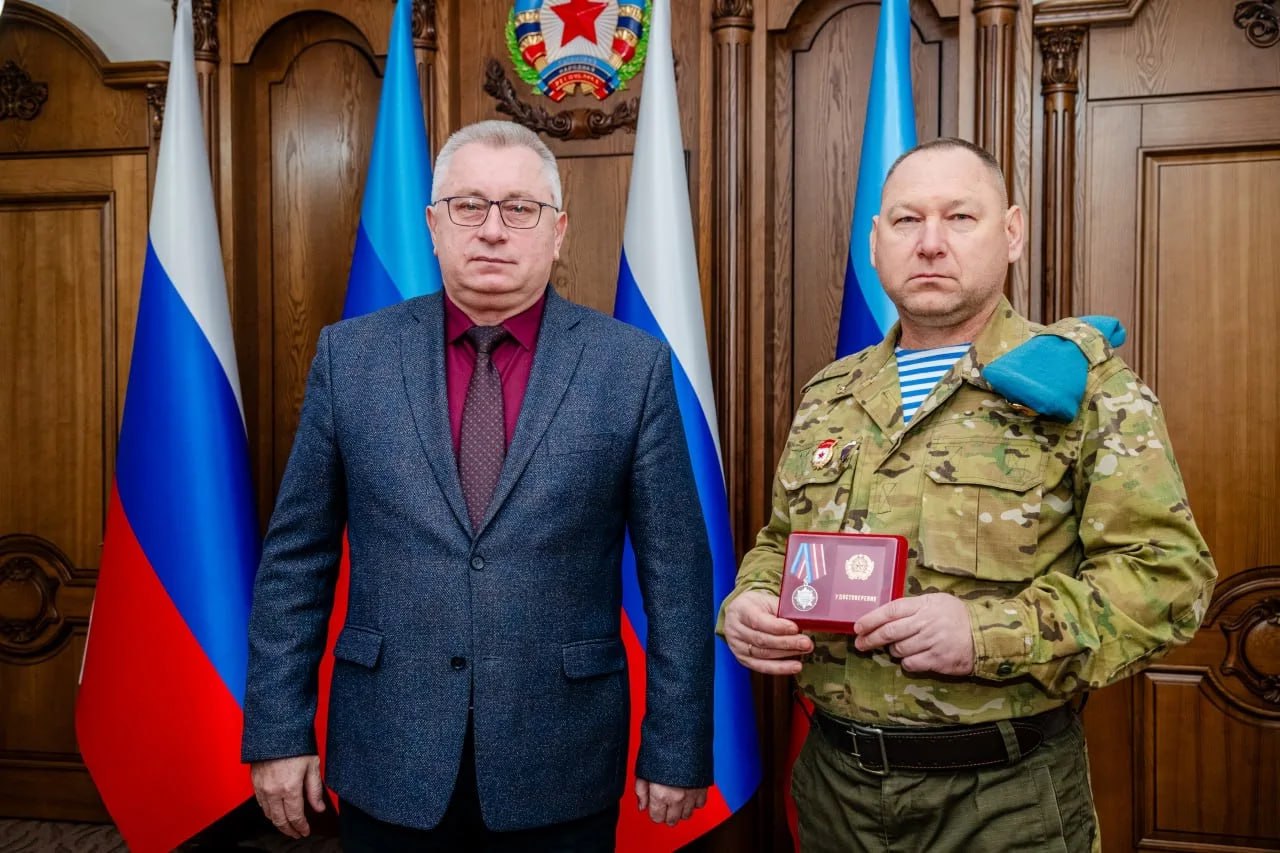 Защитники Отечества получили награды за подвиг, совершенный при обороне Луганска в 2014 году