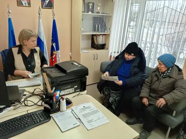 Выездной прием специалистов ГБУ ЛНР «МФЦ» прошел в Станично-Луганском муниципальном округе в с. Нижнетеплое