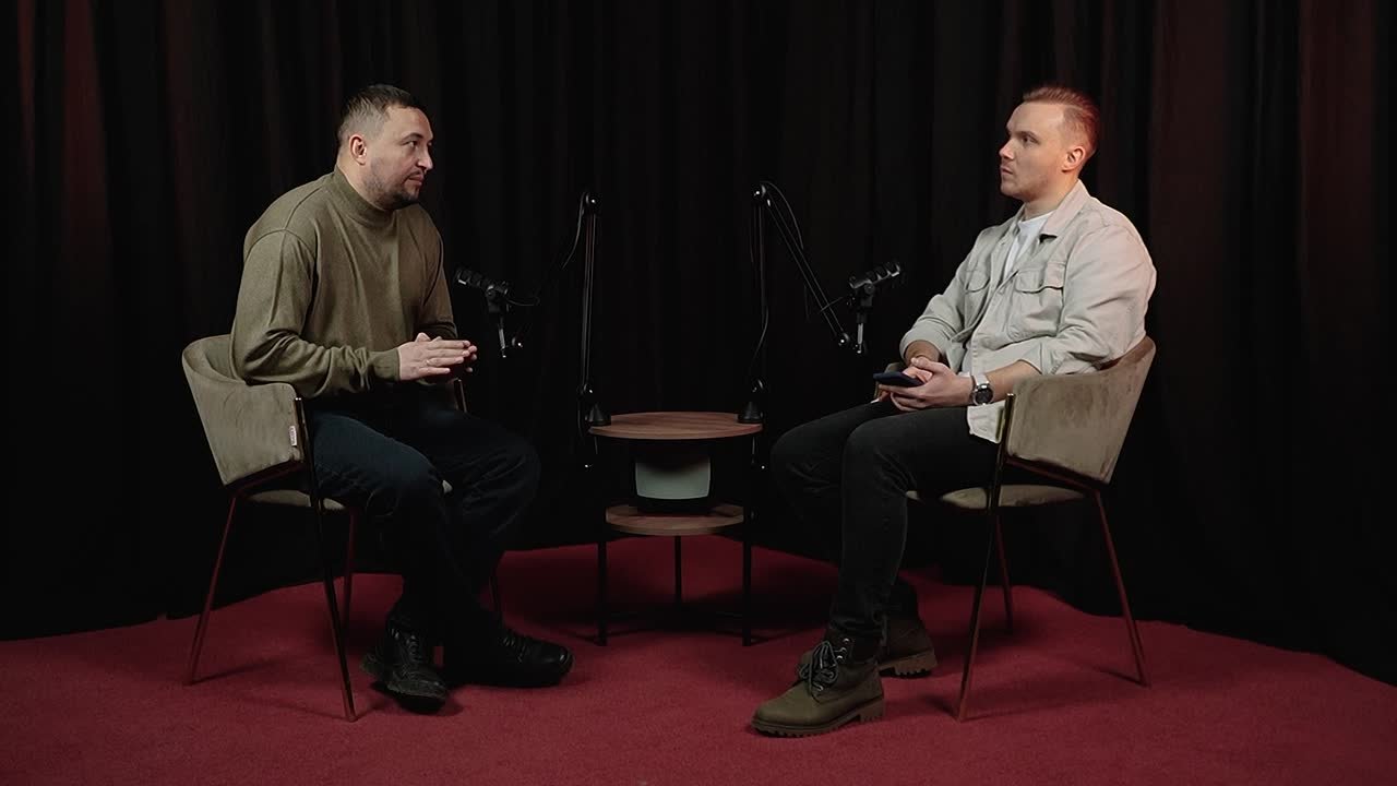 Что необходимо, чтобы быть ювелиром? Как изготавливаются украшения и сколько на это уходит времени? Как отличить поддельное украшение и как отличить выращенный бриллиант от природного? Почему «брендовые» украшения кратно...