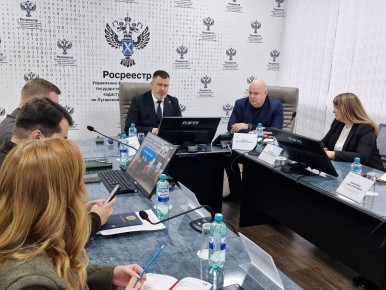 Руководители ГБУ ЛНР «МФЦ» и Росреестра по ЛНР подвели итоги трехлетнего взаимодействия