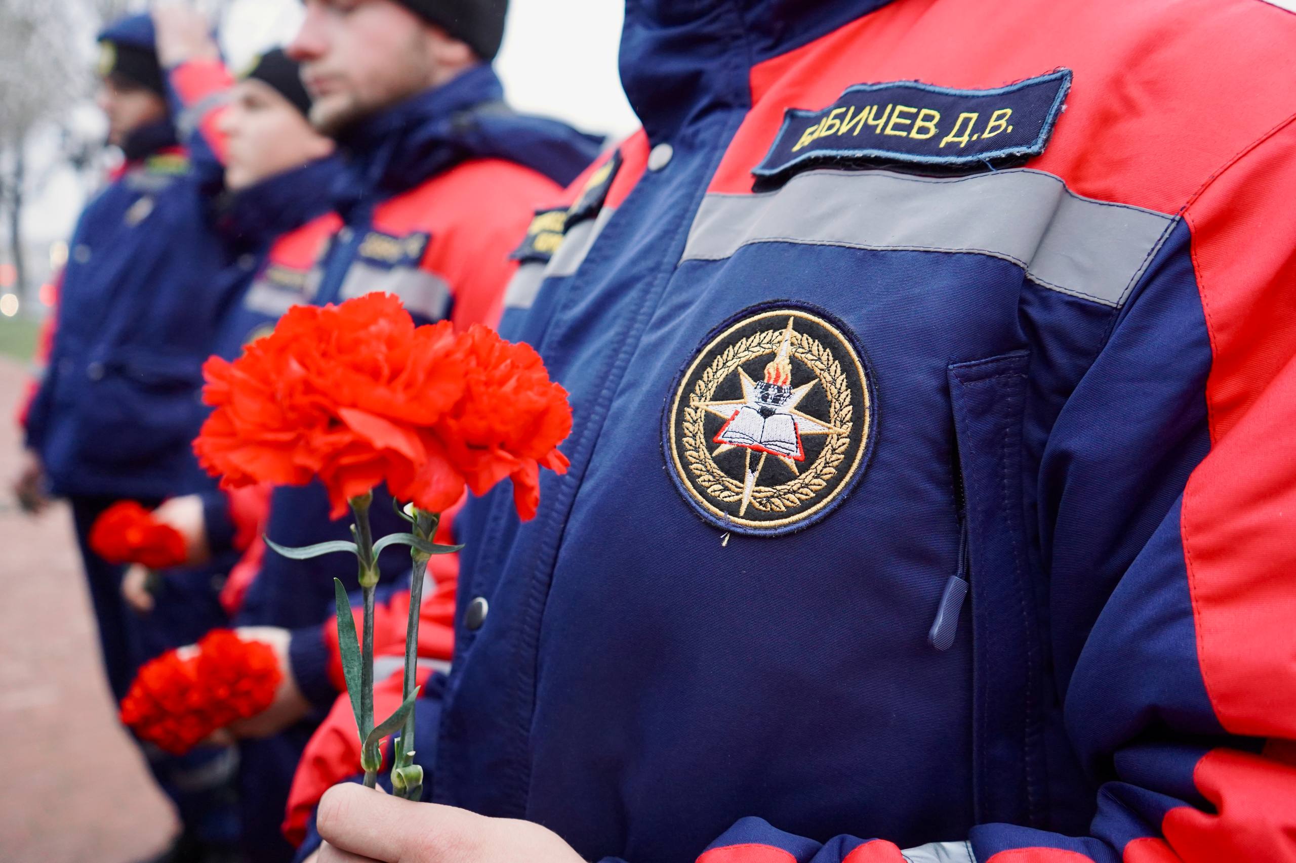 Добровольцы ЛугРО ВСКС почтили память героев в преддверии Дня работника государственной безопасности РФ