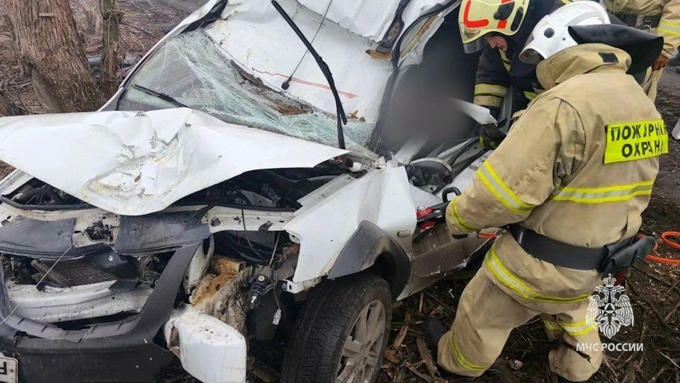 Один человек погиб, один спасён в ДТП под Свердловском ЛНР