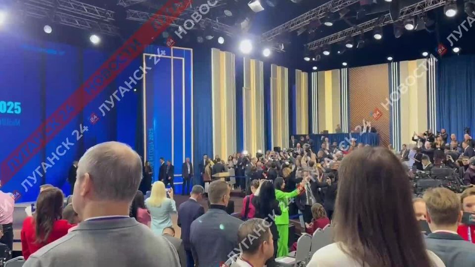 Считанные минуты остаются до «Итогов года с Владимиром Путиным»!