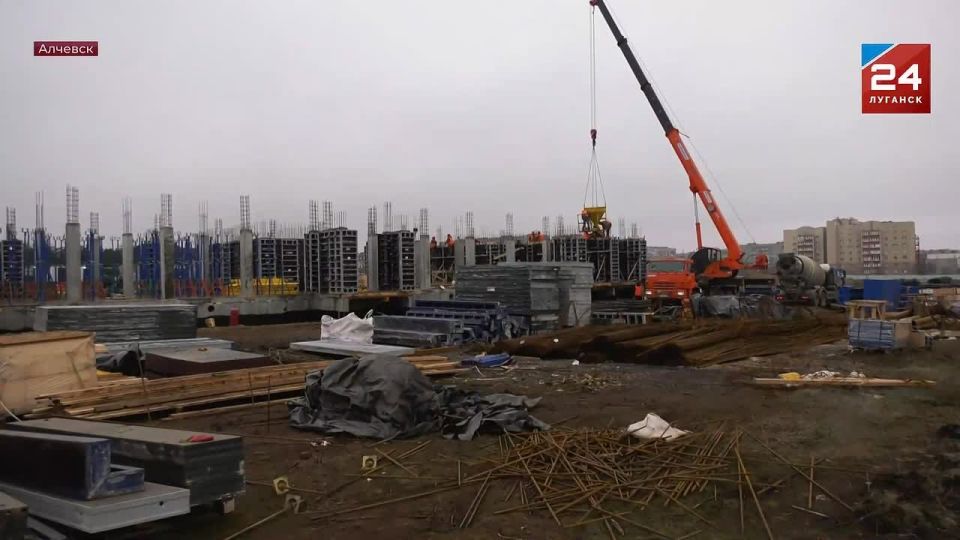 В Алчевске продолжается строительство жилого комплекса «Металлург»