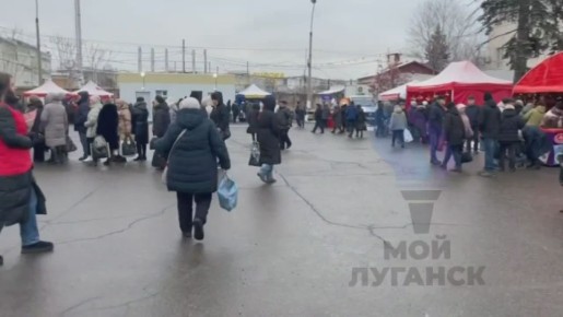 Новый год близко: новогодняя ярмарка в Луганске в самом разгаре С народными песнями, как и положено