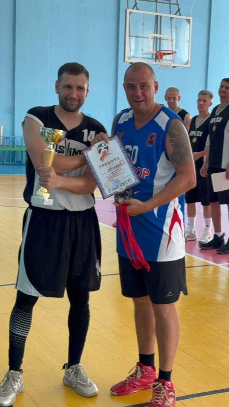 Президент Федерации баскетбола ЛНР: «В баскетбольных секциях Республики занимаются около 500 детей» Для занятия баскетболом не нужно много денежных средств. Главное, чтобы были оранжевый мяч и баскетбольное кольцо, и уже ты...