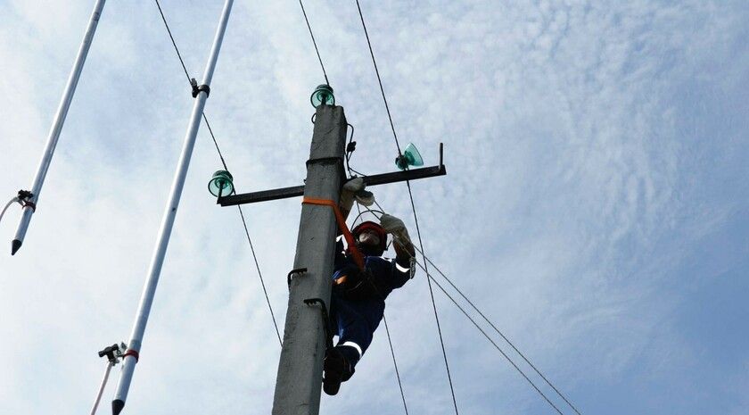 Специалисты Луганскэнерго с начала года заменили более 3,4 тыс. электроопор в ЛНР