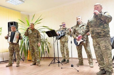 Луганской горбольнице прошел праздничный концерт «Рубиновой звезды»