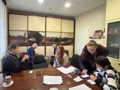 О работе депутатов. Сегодня, 19 декабря, депутаты Совета городского округа г. Стаханов от ЛДПР Светлана Бобрусь и Наталья Бердникова, совместно с Людмилой Клёповой - помощником депутата Государственной Думы от ЛДПР Василины...