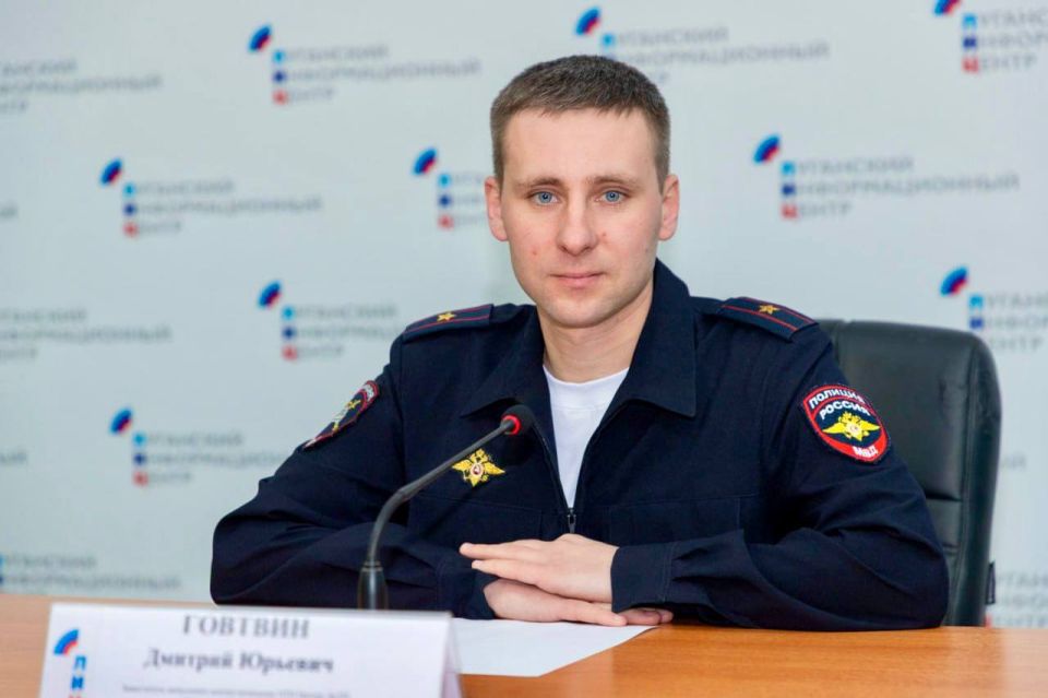 В Луганске заместитель начальника-начальник ОТН Центра ДиТН, ПБДД ГИБДД МВД по ЛНР майор полиции Говтвин Дмитрий Юрьевич провел брифинг с журналистами