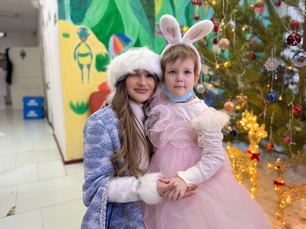 Народный фронт поздравил детей отделения онкогематологии в Луганске с новогодними праздниками