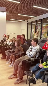 В Доме Молодёжи прошёл крутой новогодний утренник для детей членов профсоюза Народного Совета ЛНР!