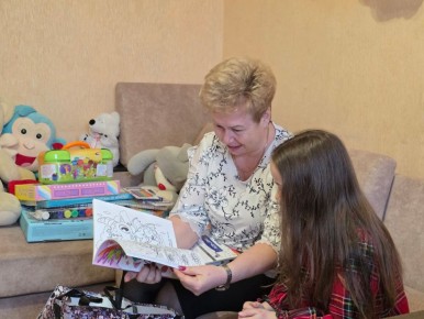 Сенатор России исполнила желание юной краснолучанки