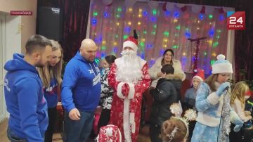 «Марсианских» детей из Новоайдара поздравили с наступающим Новым годом