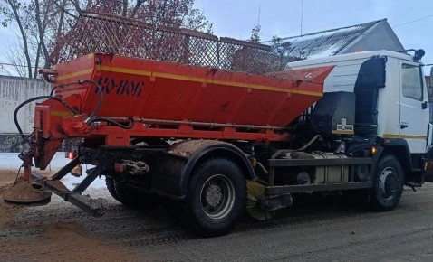 Коммунальщики борются с последствиями снегопада в ЛНР