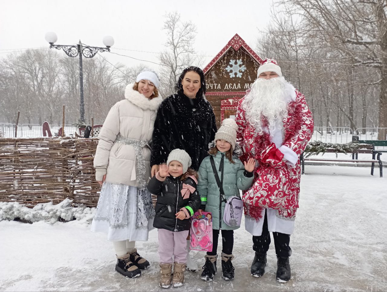 Яна Пащенко: Домик Деда Мороза продолжает принимать юных жителей Луганской Народной Республики