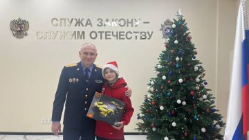 Заместитель руководителя республиканского СК исполнил новогоднее желание юного луганчанина