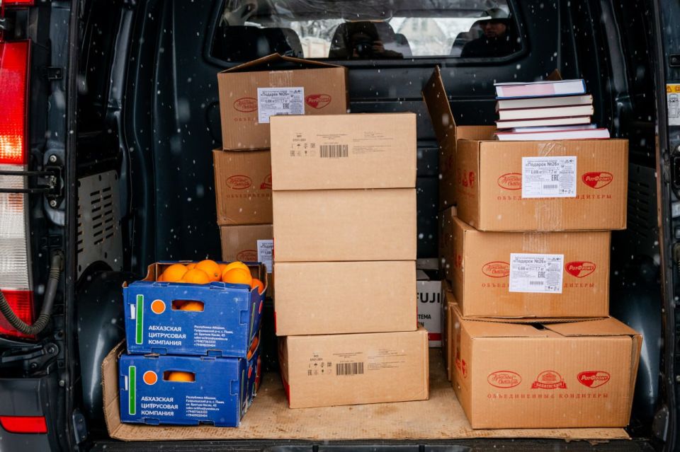 В Луганский детский дом доставили новогодние подарки от главы ЛНР