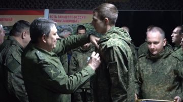 Глава ЛНР перед Новым годом наградил 60 бойцов 3-й гвардейской Луганско-Северодонецкой армии за мужество и храбрость