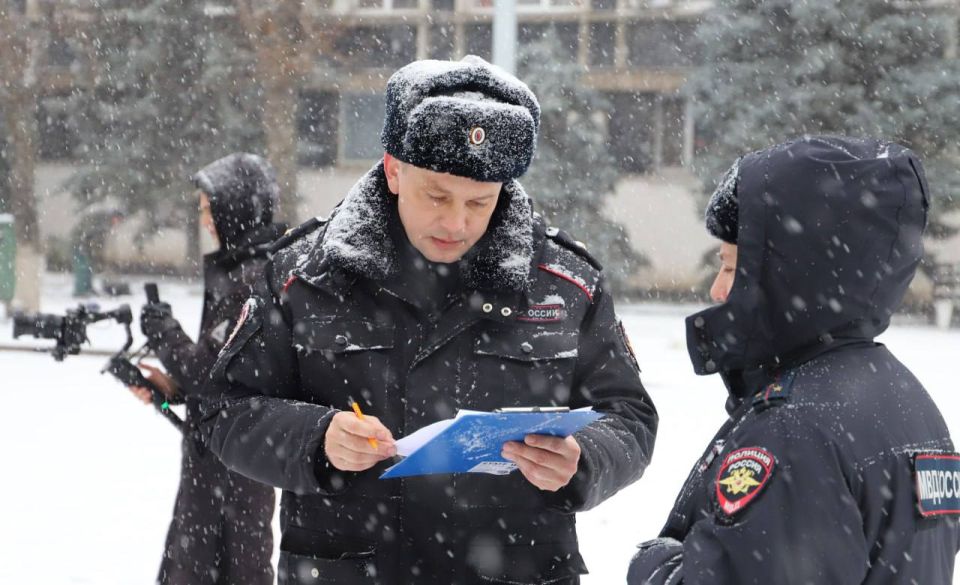 Более тысячи полицейских ЛНР обеспечат безопасность в новогодние праздники