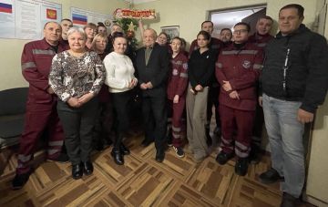 Коллектив подстанции СМП №2 г. Луганска Луганского центра медицины катастроф поздравляет всех с Новым годом!