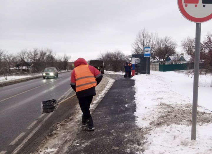 В ЛНР привлечено 336 единиц спецтехники для борьбы с гололедицей