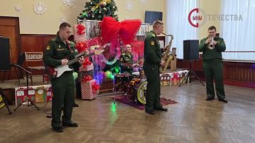 Новогодний концерт военного оркестра во дворце творчества «Радость»