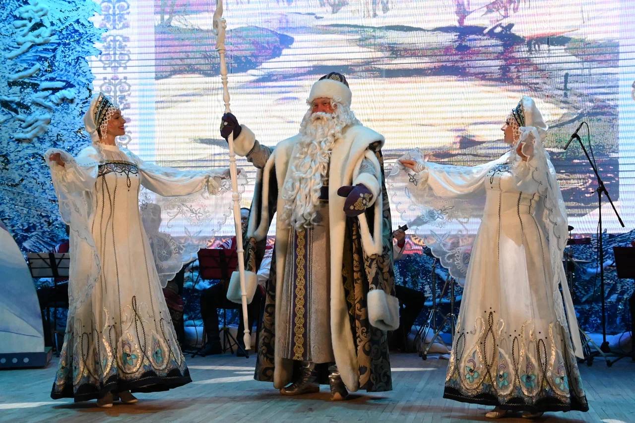 Волшебная печь, говорящая щука и народная песня: рязанский хор подарил Луганску новогоднюю сказку