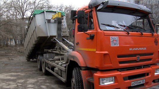 300м3 твердых коммунальных отходов вывезено экипажами мусороуборочного предприятия в Луганске