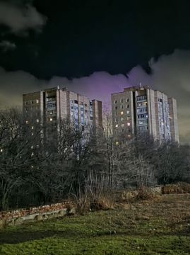 Луганчане делятся кадрами необычного ночного сияния