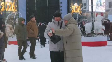 Всего самого доброго в наступившем году желают вам артисты ансамбля песни и танца «Офицеры» Культурного центра МВД по Луганской Народной Республике