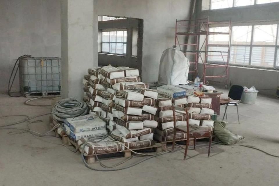 Регион-шеф помогает: В Краснодоне идут работы по благоустройству территории и здания ЗАГСа