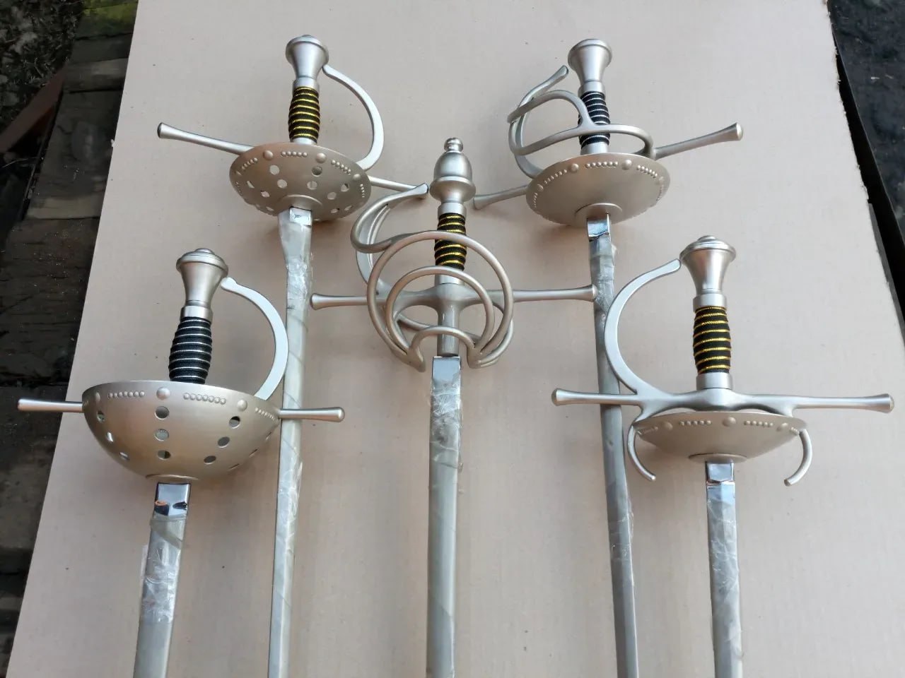 Луганский завод «Динамо» начал экспорт спортивных клинков для фехтования в Беларусь, сообщили в Минпромторге ЛНР