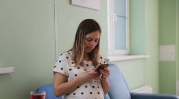 Отделение СФР по ЛНР с января будет выплачивать повышенное пособие беременным студенткам