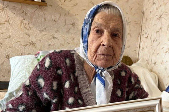 Владимир Путин поздравил с 95-летием ветерана труда из Алчевска