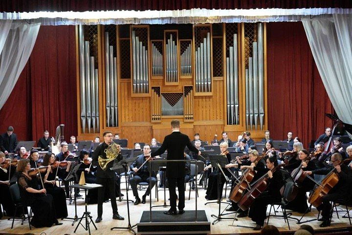 В Луганске прошел совместный концерт симфонических оркестров