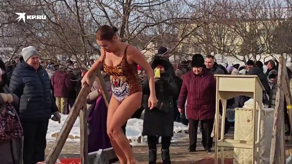 Крещенские купания, полевая кухня и казачьи песни: луганчане встретили праздник Богоявления