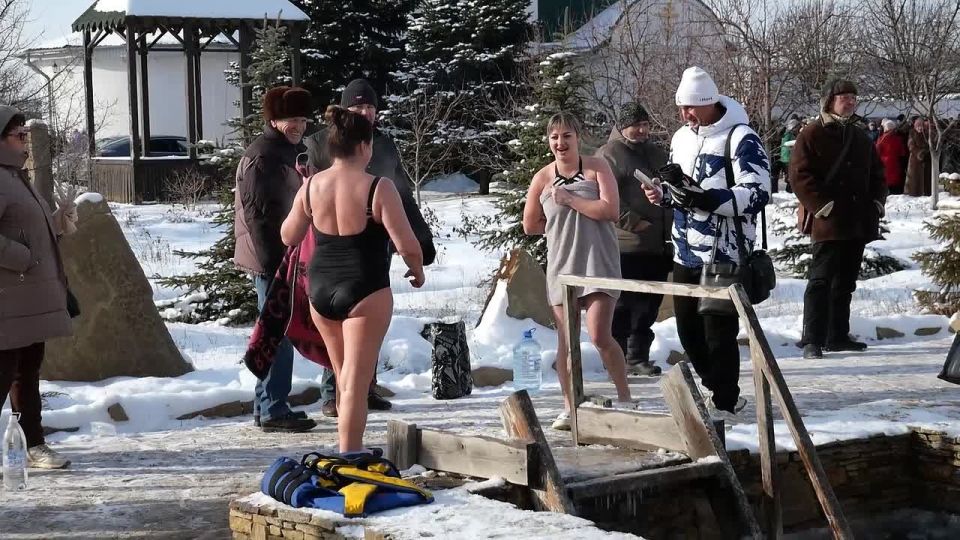 В Луганске празднуют Крещение Господне Вконтакте |Одноклассники | Rutube