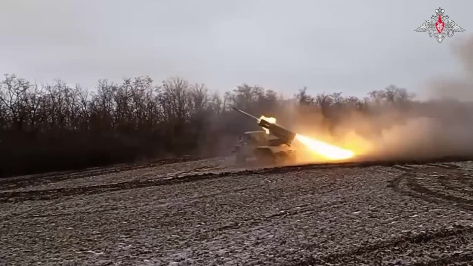 Артиллеристы ВС РФ поразили сеть опорных пунктов противника и уничтожили живую силу и технику ВФУ в Запорожской области, в ДНР и на Красноармейском направлении