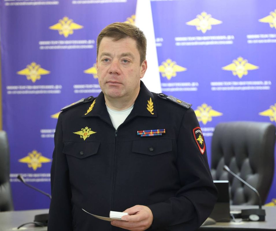 111Заместитель руководителя регионального МВД поздравил сотрудников подразделений делопроизводства и режима с их профессиональным праздником