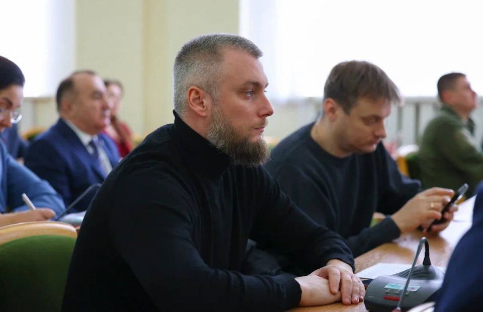 Максим Величко: Сегодня состоялось заседание Народного Совета ЛНР, в ходе которого в рамках правительственного часа заслушали доклад министра промышленности и торговли Луганской Народной Республики Владислава Варшавского и...