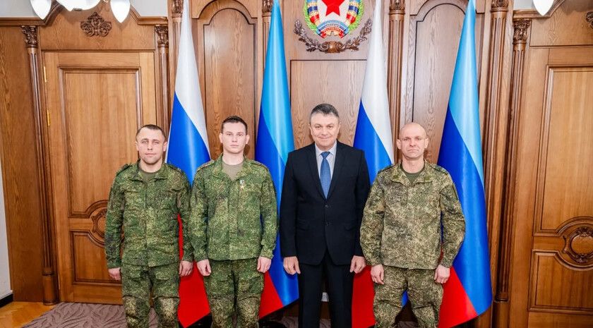 Пасечник встретился с военнослужащими, освобождавшими Северск