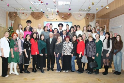 Член Общественной палаты ЛНР Анна Ряннель поздравила коллектив Луганского центра народного творчества с 87-й годовщиной со дня создания!